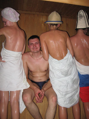 голые девочки отдыхают в сауне