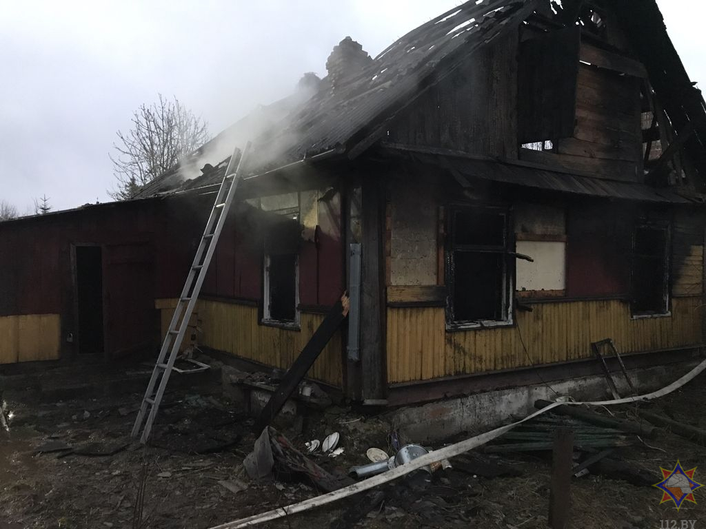 В Волковысском районе на пожаре погиб мужчина — и снова все дело в  неосторожном курении — Вечерний Гродно