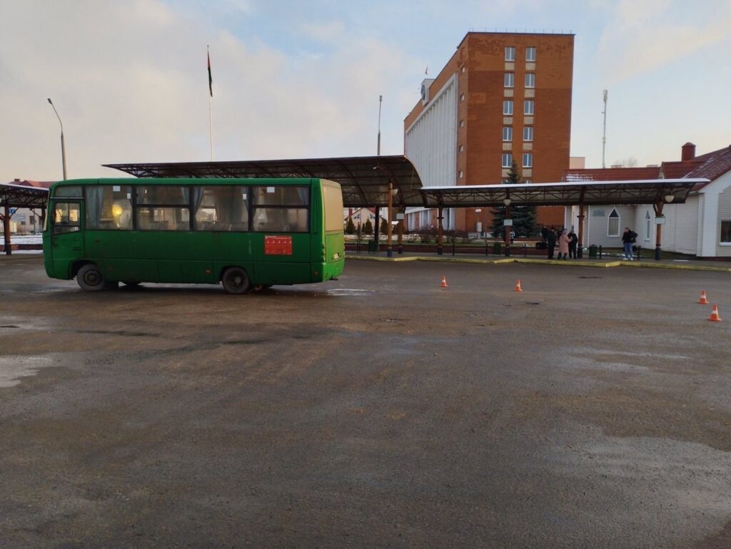 На автовокзале автобус наехал на пенсионерку — Вечерний Гродно