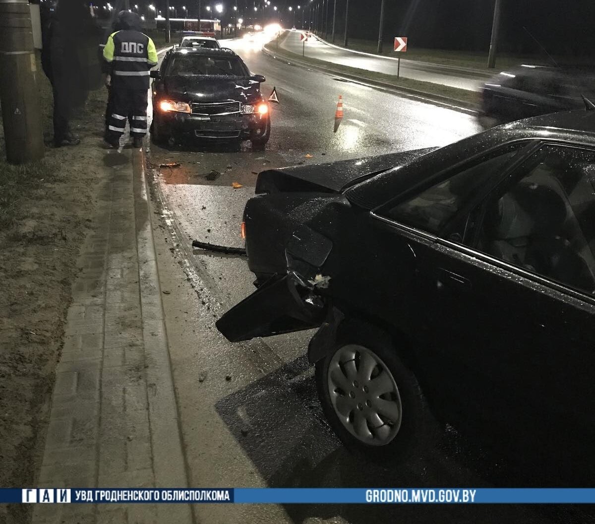 В Гродно водитель остановился почистить дворники и оказался участником  аварии — Вечерний Гродно