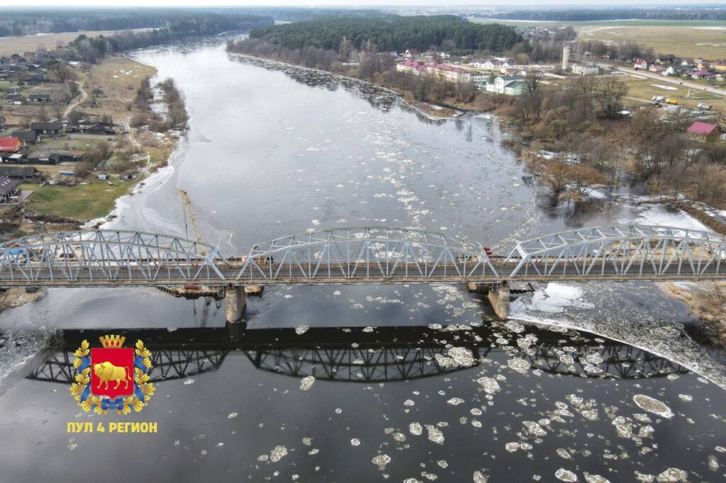 Мосты строят или возводят