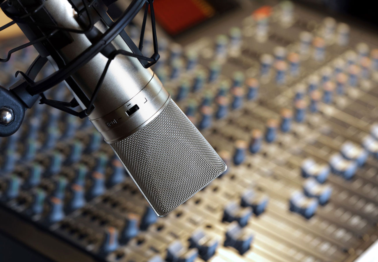 Как сделать домашнюю студию звукозаписи до 25 ₽: как выбрать микрофон и аудиокарту